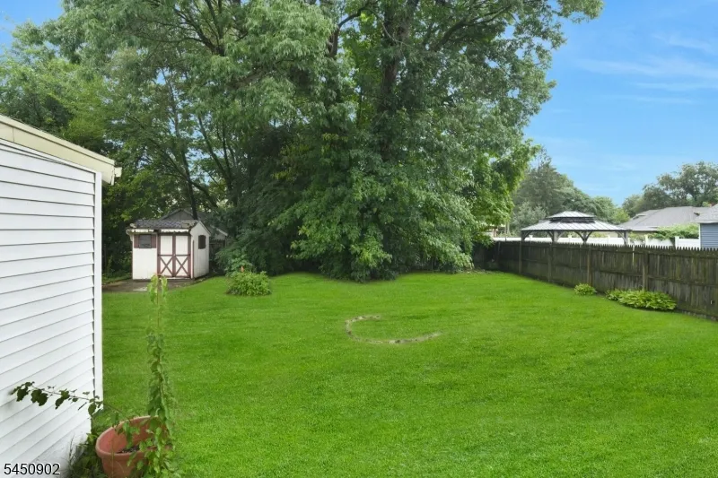 134 Grand Ave Hamilton, NJ 08610