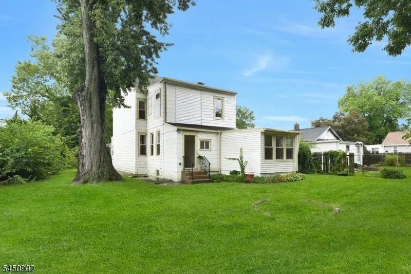 134 Grand Ave Hamilton, NJ 08610
