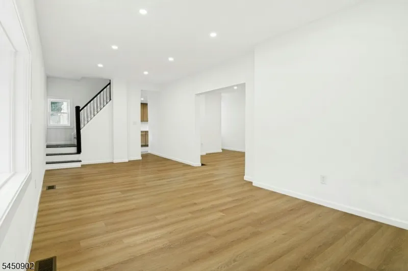 134 Grand Ave Hamilton, NJ 08610