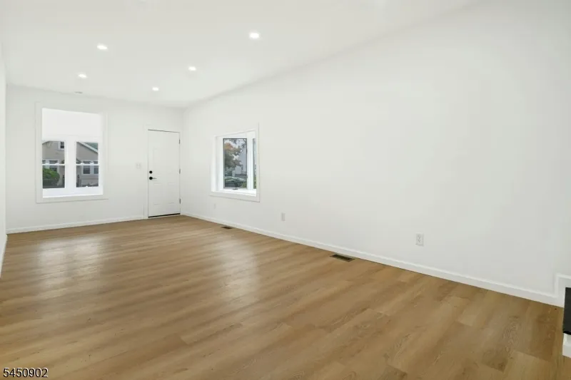 134 Grand Ave Hamilton, NJ 08610