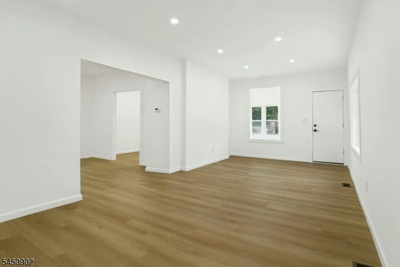 134 Grand Ave Hamilton, NJ 08610