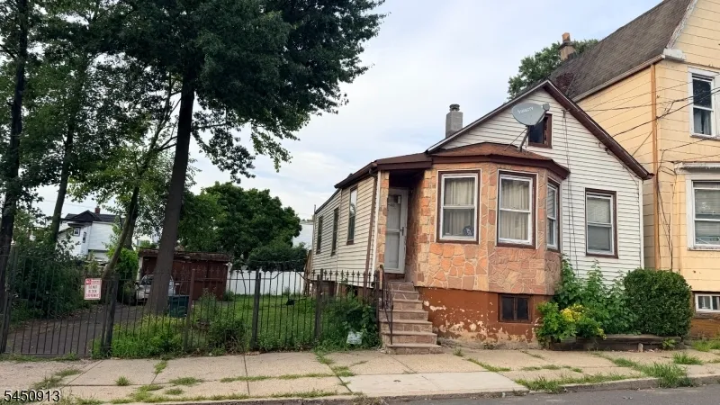 38 Grove Ter Irvington, NJ 07111