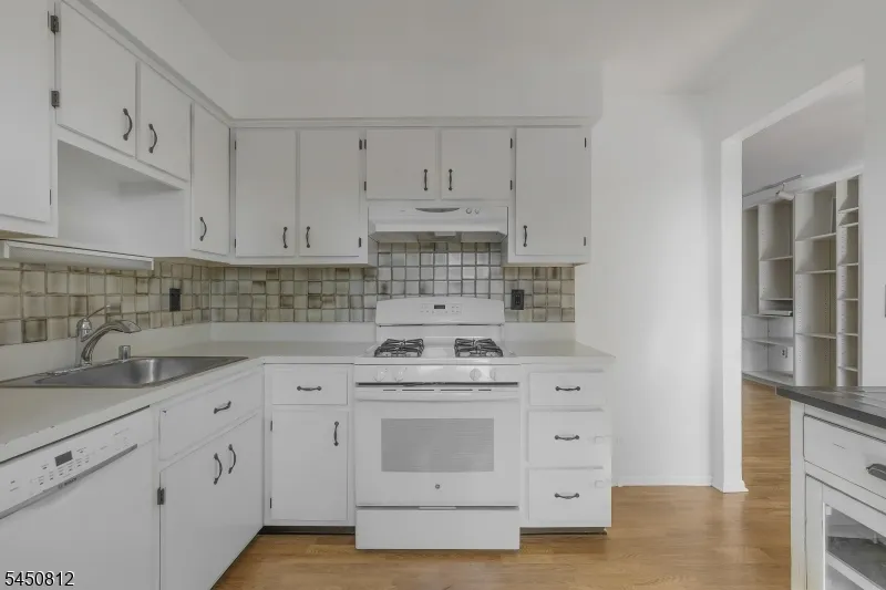 38 Foxhall Middlesex, NJ 08846