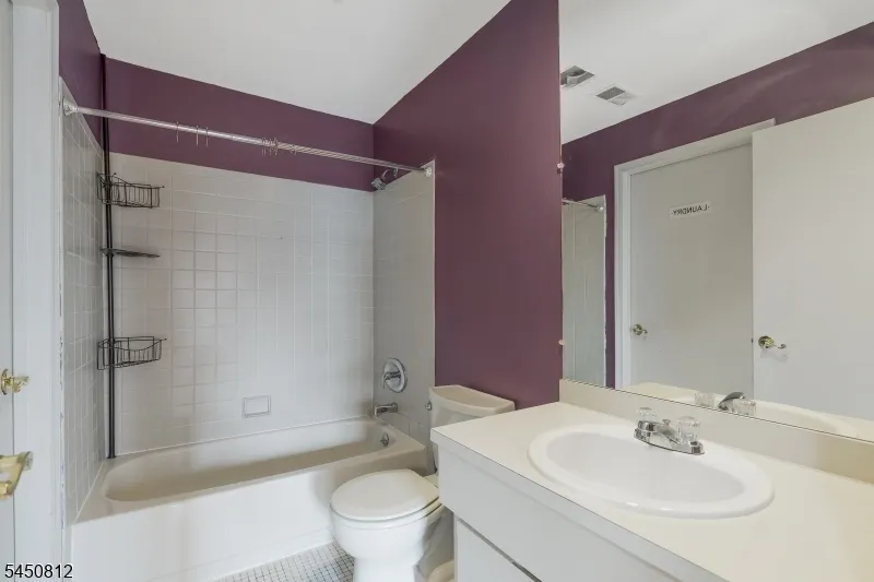 38 Foxhall Middlesex, NJ 08846