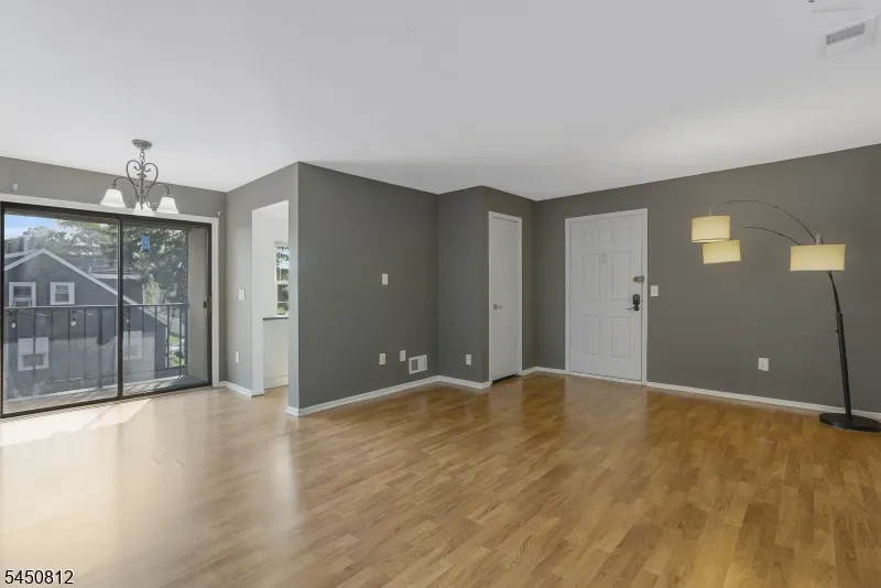 38 Foxhall Middlesex, NJ 08846