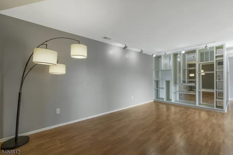 38 Foxhall Middlesex, NJ 08846