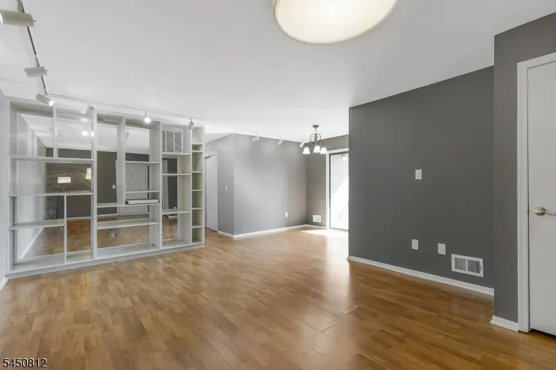 38 Foxhall Middlesex, NJ 08846