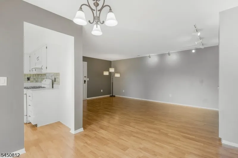 38 Foxhall Middlesex, NJ 08846