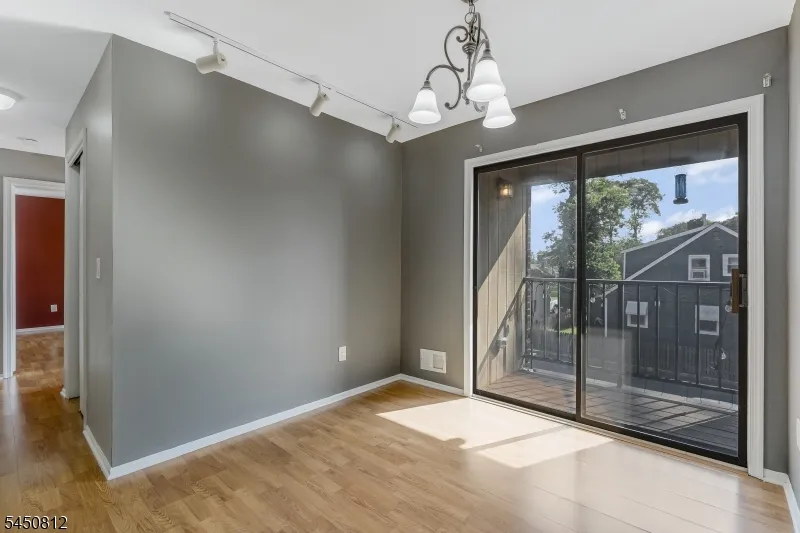 38 Foxhall Middlesex, NJ 08846
