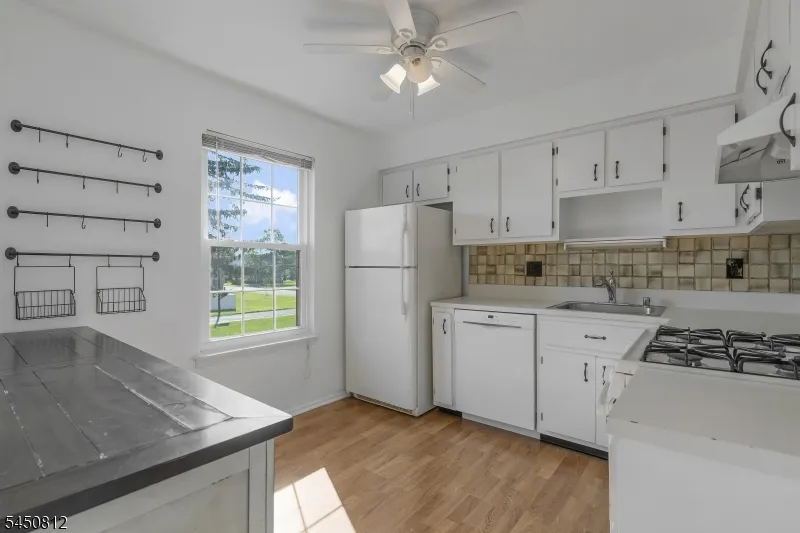 38 Foxhall Middlesex, NJ 08846