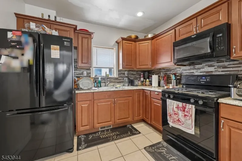 164 Freeman Ave East Orange City, NJ 07018