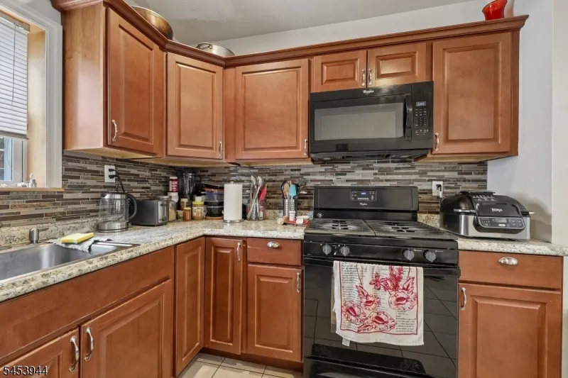 164 Freeman Ave East Orange City, NJ 07018