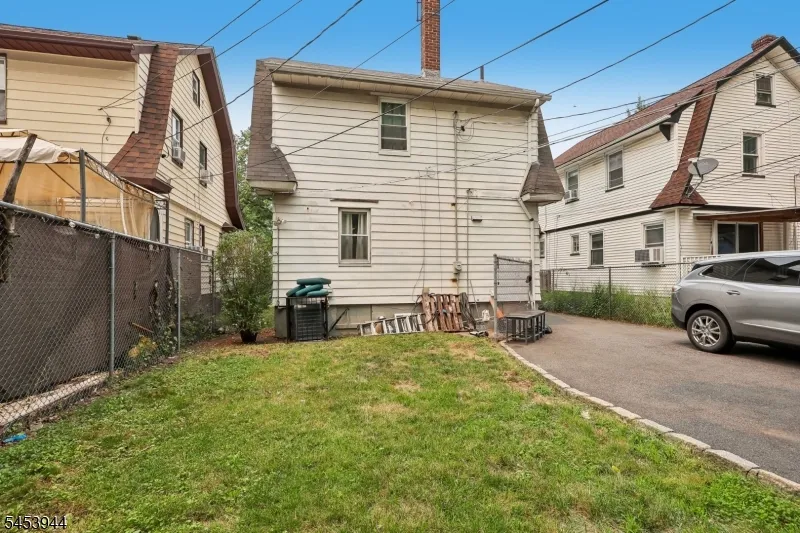 164 Freeman Ave East Orange City, NJ 07018
