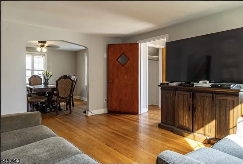 127 Hussa St Linden City, NJ 07036