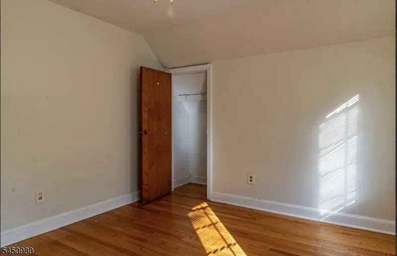 127 Hussa St Linden City, NJ 07036
