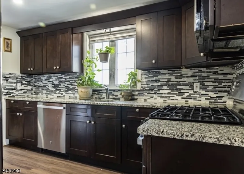 127 Hussa St Linden City, NJ 07036