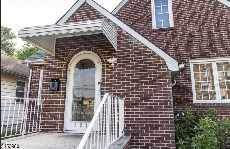 127 Hussa St Linden City, NJ 07036