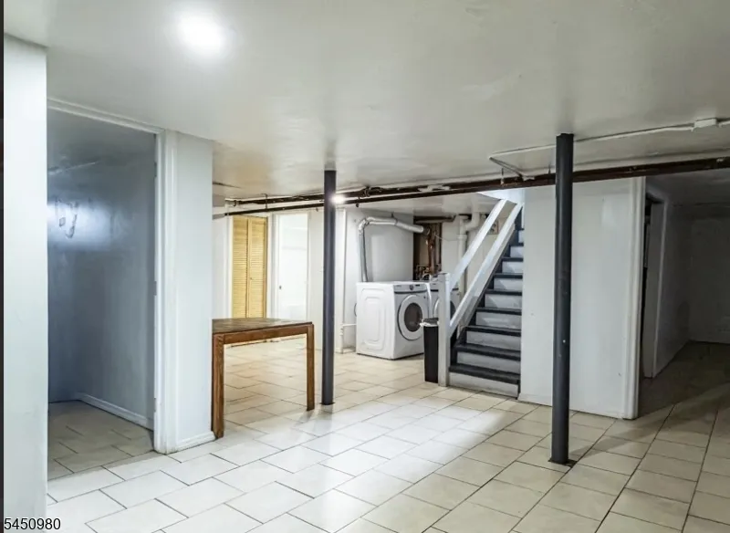 127 Hussa St Linden City, NJ 07036