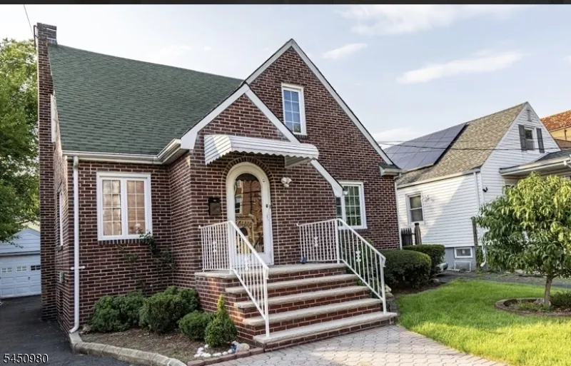 127 Hussa St Linden City, NJ 07036
