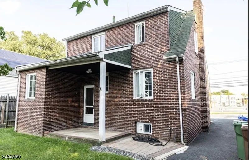 127 Hussa St Linden City, NJ 07036