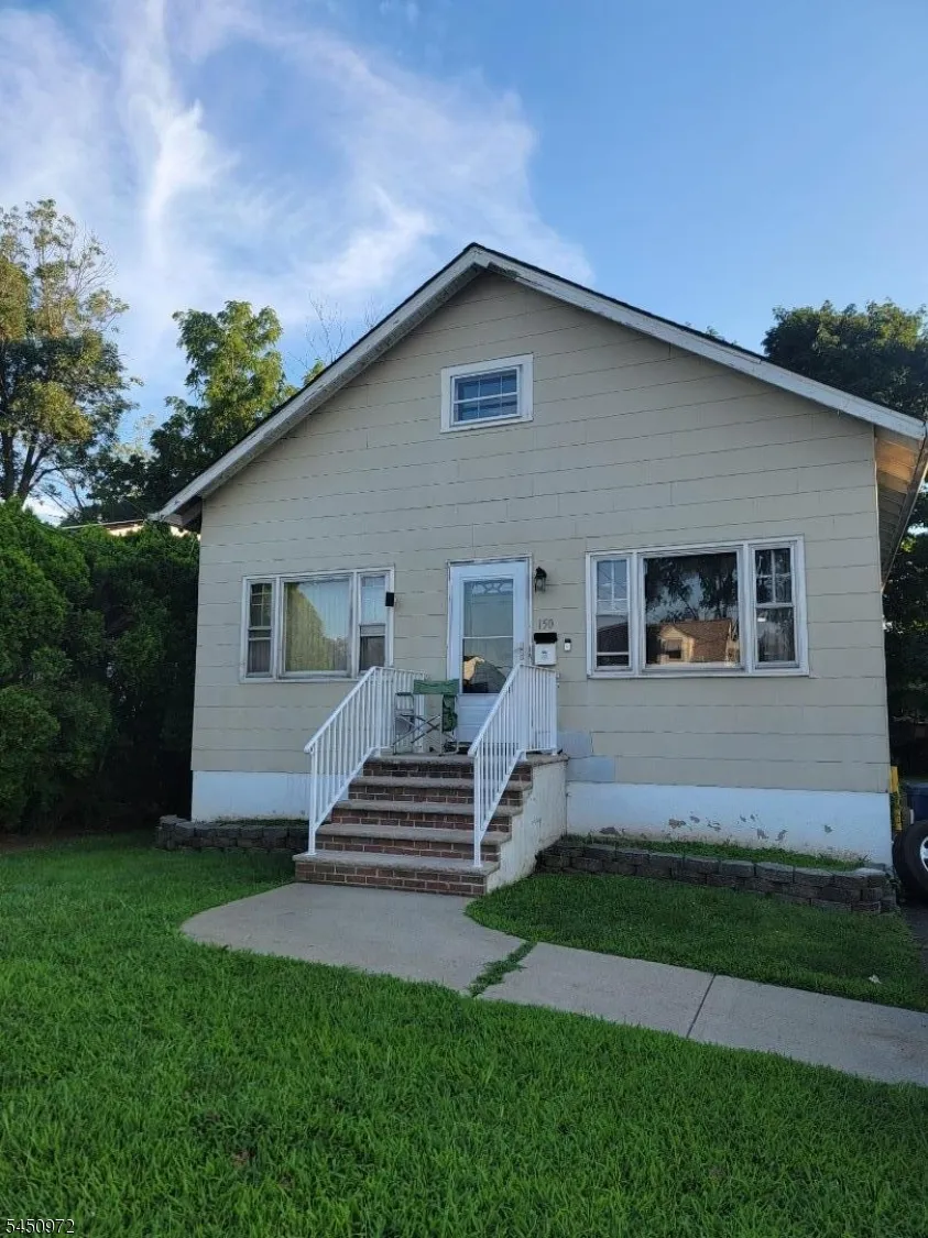 148 Pineview Ter Plainfield City, NJ 07062