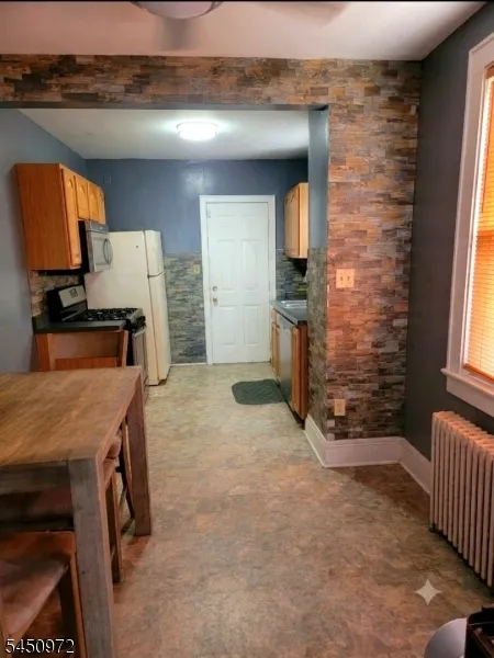 148 Pineview Ter Plainfield City, NJ 07062