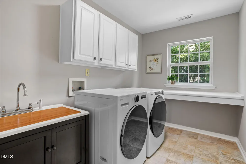 611 Sherwood Forest Place Cary, NC 27519
