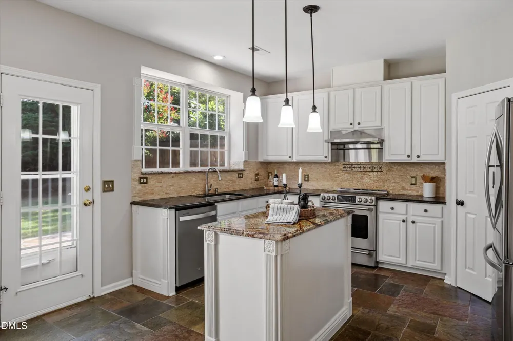 611 Sherwood Forest Place Cary, NC 27519