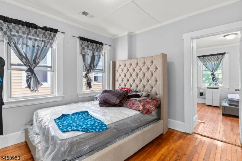 81 Schley St Newark City, NJ 07112