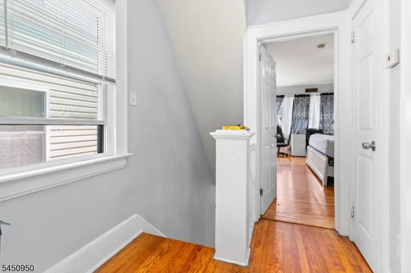 81 Schley St Newark City, NJ 07112