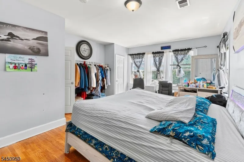 81 Schley St Newark City, NJ 07112