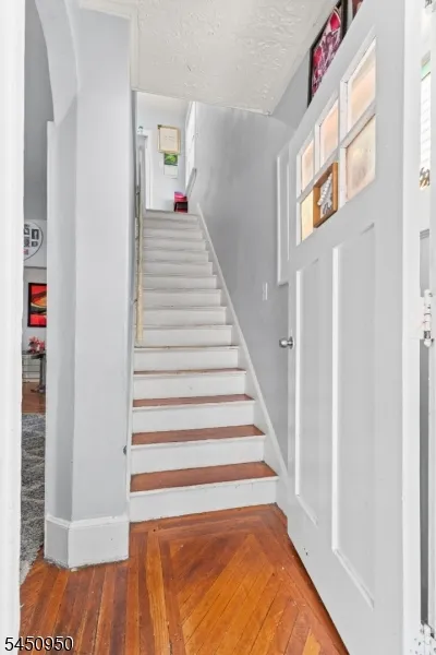 81 Schley St Newark City, NJ 07112