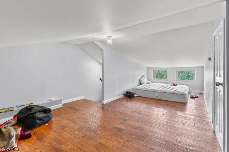 81 Schley St Newark City, NJ 07112