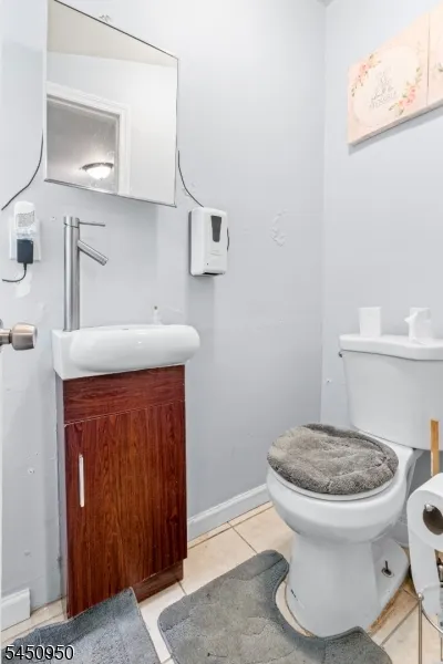 81 Schley St Newark City, NJ 07112