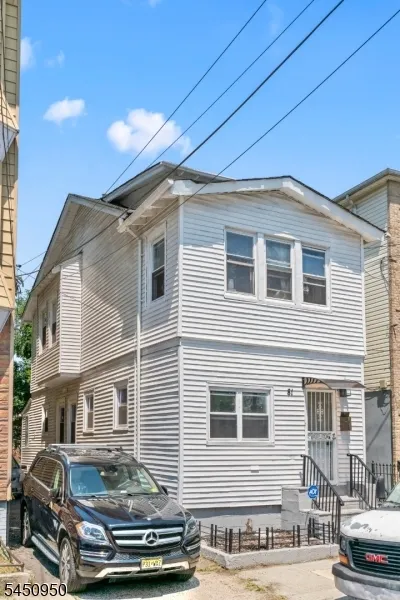 81 Schley St Newark City, NJ 07112