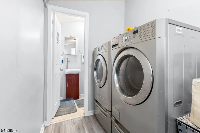 81 Schley St Newark City, NJ 07112
