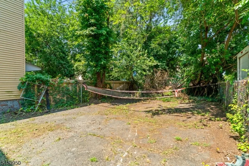 81 Schley St Newark City, NJ 07112