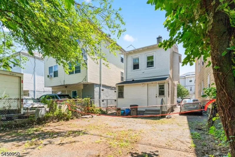 81 Schley St Newark City, NJ 07112
