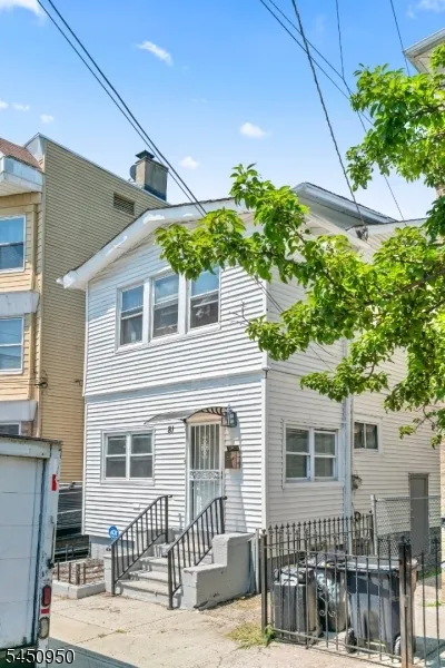 81 Schley St Newark City, NJ 07112