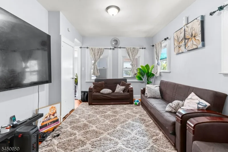 81 Schley St Newark City, NJ 07112