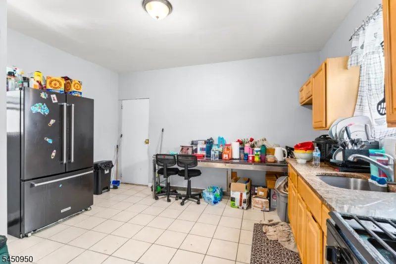 81 Schley St Newark City, NJ 07112