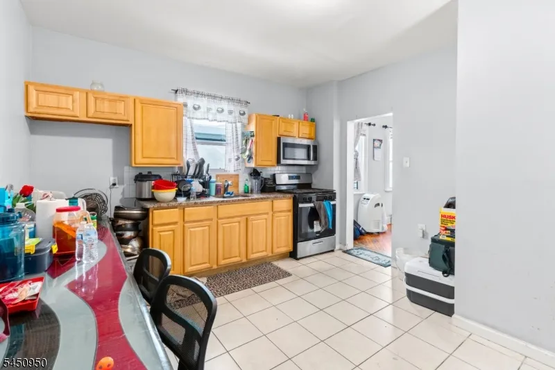 81 Schley St Newark City, NJ 07112