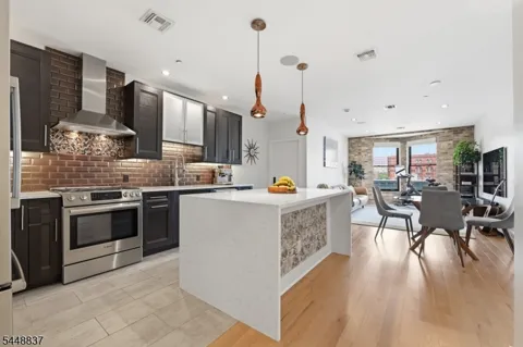 227 4th St #402 Unit 402