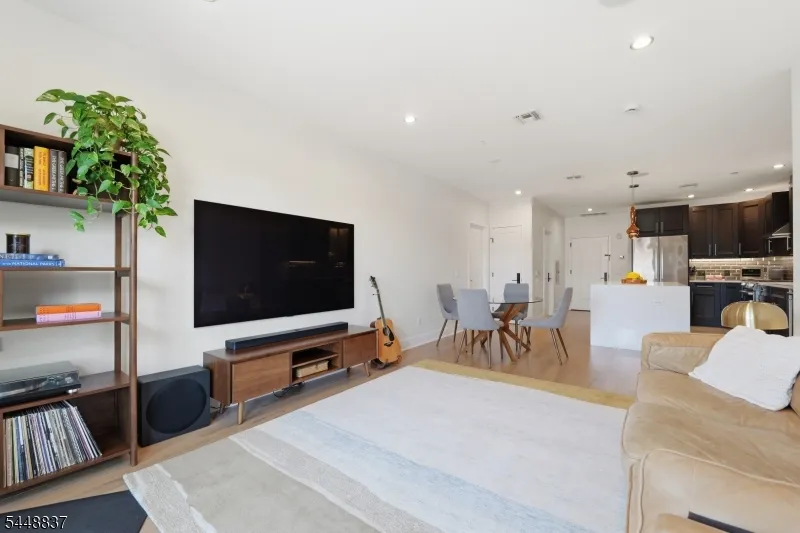 227 4th St #402 Unit 402 Jersey City, NJ 07302