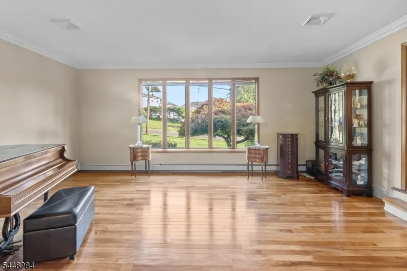 8 Cracco Ln Wayne, NJ 07470