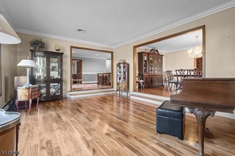 8 Cracco Ln Wayne, NJ 07470