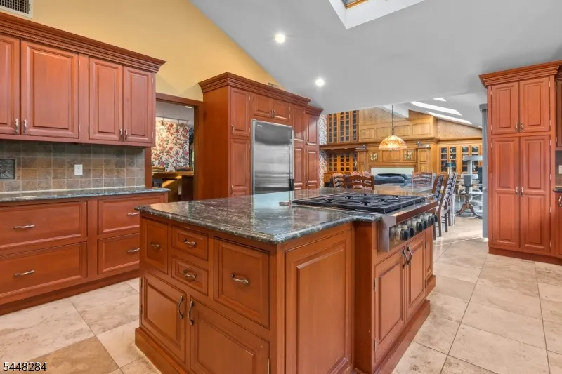 8 Cracco Ln Wayne, NJ 07470