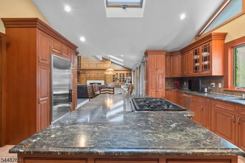 8 Cracco Ln Wayne, NJ 07470