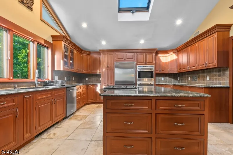 8 Cracco Ln Wayne, NJ 07470