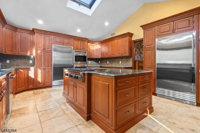 8 Cracco Ln Wayne, NJ 07470